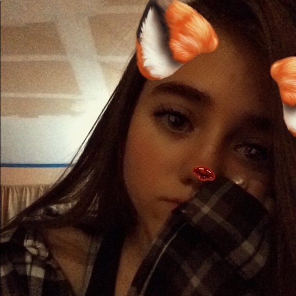 Profile Picture of Gwenyth Peterson (@sunshine10836) on Poshmark