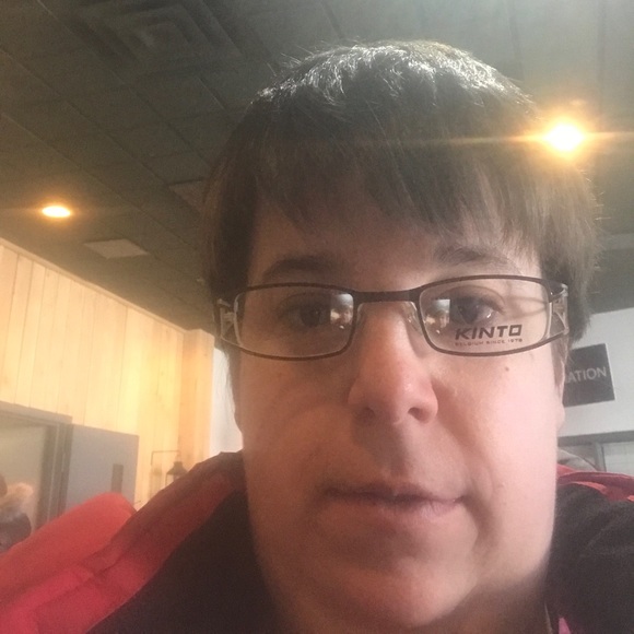 Profile Picture of Melanie Frechette (@melaniefrechett) on Poshmark