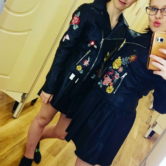 Profile Picture of Alexandra Chesmore (@a_nicolas) on Poshmark