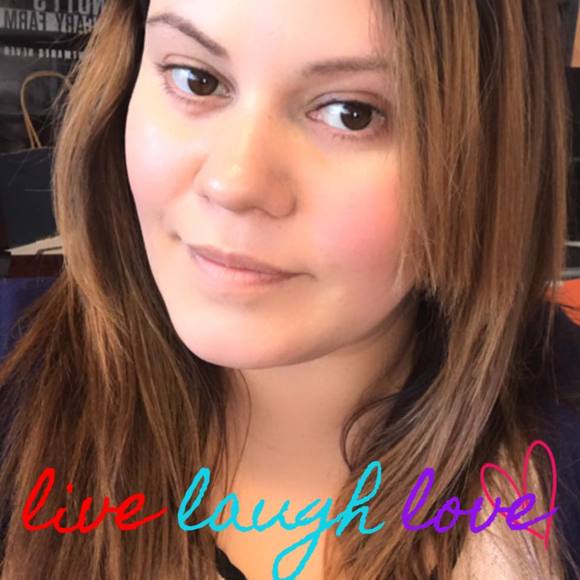 Profile Picture of Leah Clough (@beachcat81) on Poshmark
