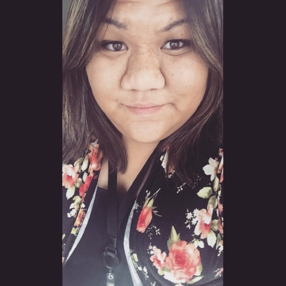 Profile Picture of Crystal Aflague (@stalaflague) on Poshmark