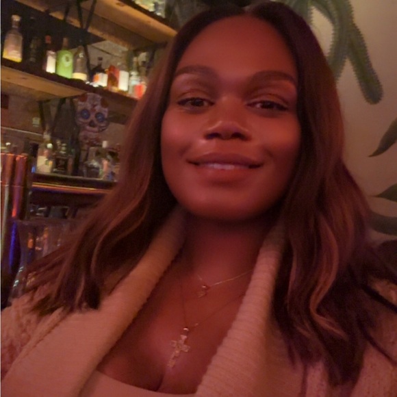 Profile Picture of Erika Heyliger (@erikaheyliger) on Poshmark