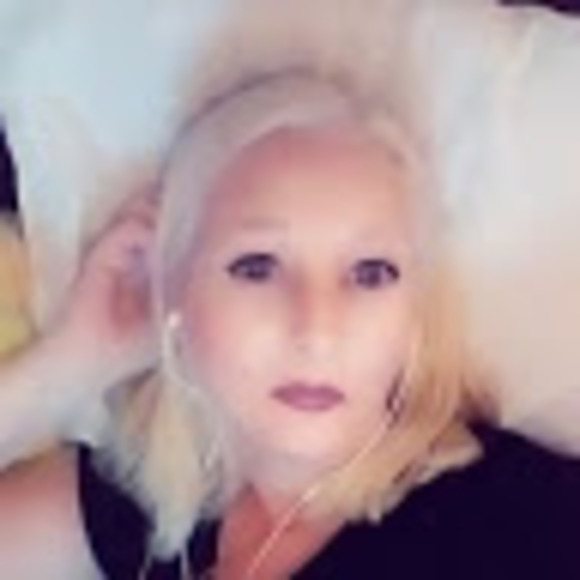 Profile Picture of Linda Blakeney (@blakeneylinda39) on Poshmark