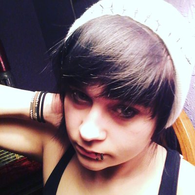 Profile Picture of Holly Coburn (@0emo_galaxy0) on Twitter