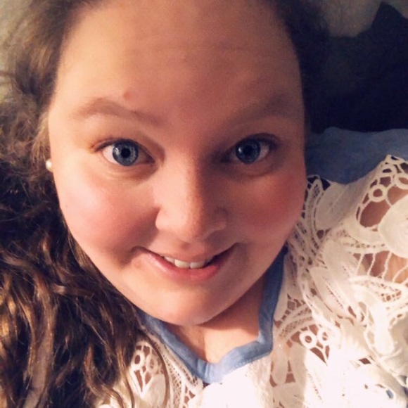 Profile Picture of Sarah Fiander (@sj989) on Poshmark