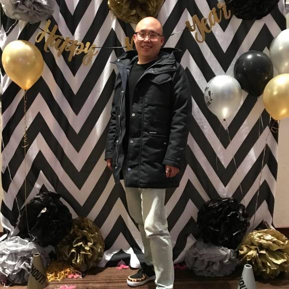 Profile Picture of Tomtom Xu (@tomtomxu) on Poshmark