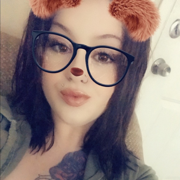 Profile Picture of Alyssa Strietelmeier (@linn505) on Poshmark