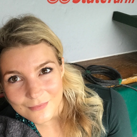 Profile Photo of Ttheresa Pizinger (@piz1688) on Poshmark