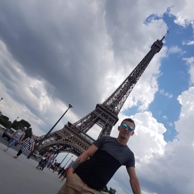 Profile Picture of Robert Bachor (@xInsaneBadger) on Twitter