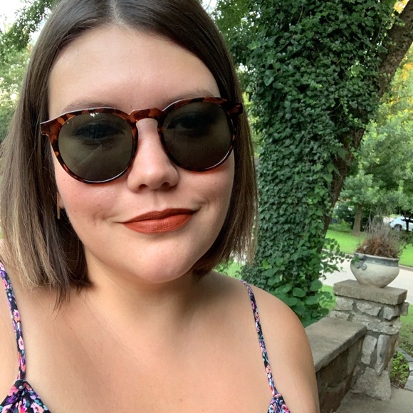 Profile Picture of Mercedes Rumley (@mercedesbeans) on Poshmark