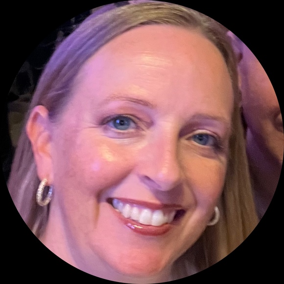 Profile Picture of Heidi Pojda (@hidesnseeks) on Poshmark