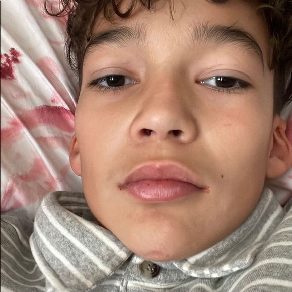 Profile Picture of Hugo Chavez (@hugochavez518) on Poshmark