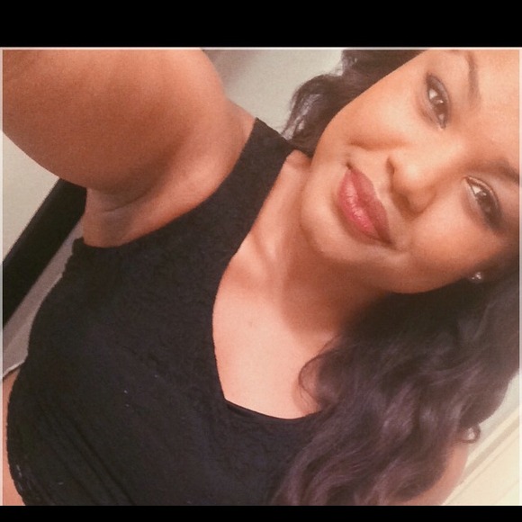 Profile Picture of Tamara Bruton (@tamarabruton) on Poshmark