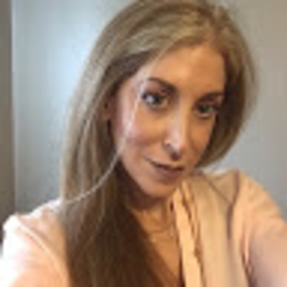Profile Picture of Andrea Harris alschuler (@andreaswedding1) on Poshmark