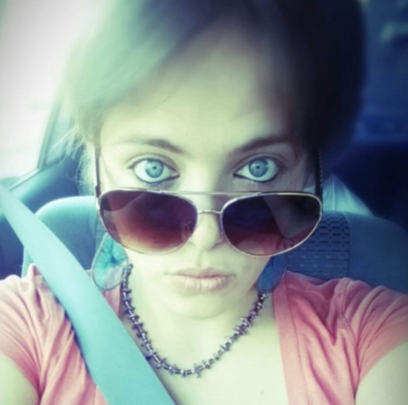 Profile Picture of Sam Mony (@sammony) on Poshmark