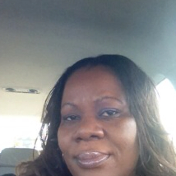 Profile Picture of Elaine Jakes (@elainej215) on Poshmark