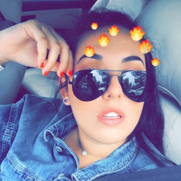 Profile Picture of Laura Prajzner (@lauraprajzner) on Poshmark