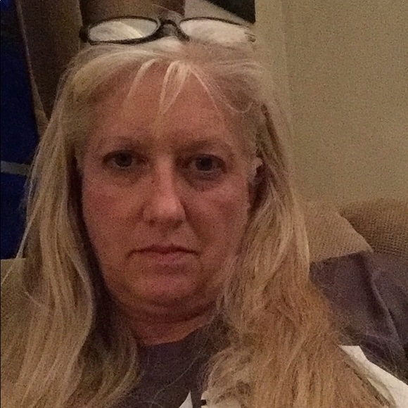 Profile Picture of Lisa Watson (@luckylisa62464) on Poshmark