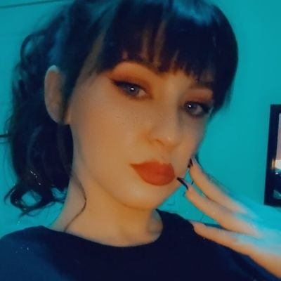 Profile Picture of Adrienne Keen (@KeenAdrienne) on Twitter