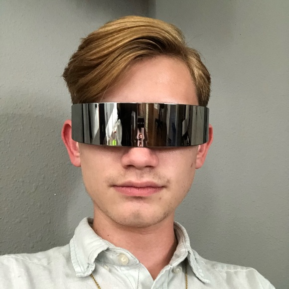 Profile Picture of Brady Clark (@bradywadeclark) on Poshmark