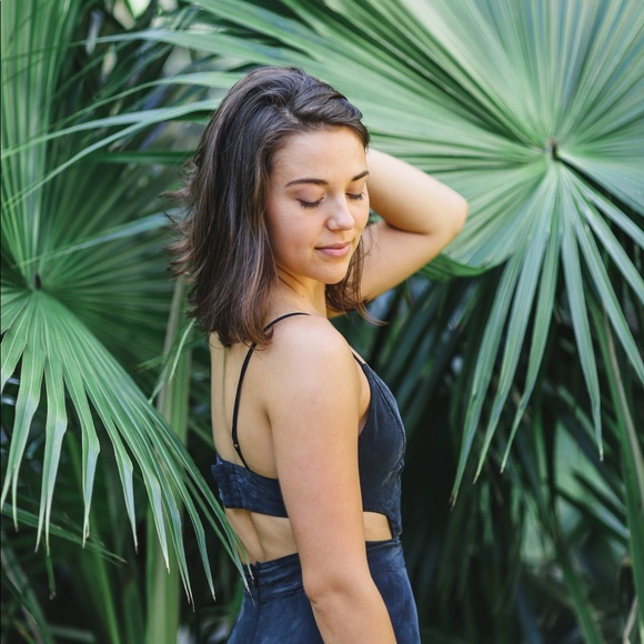 Profile Picture of Caitlin Shoemaker (@frommybowl) on Poshmark