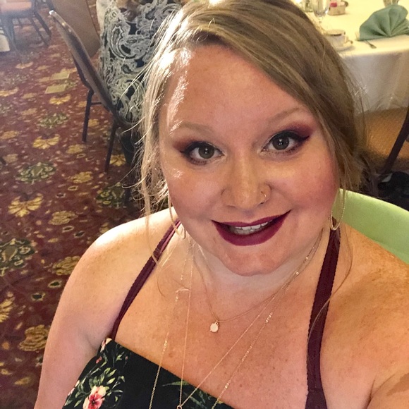 Profile Picture of Tiffany Allgeyer (@tallgeyer) on Poshmark