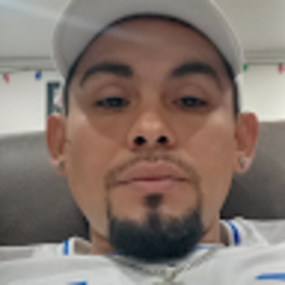 Profile Picture of Arnold Pineda (@arnolopez220787) on Poshmark