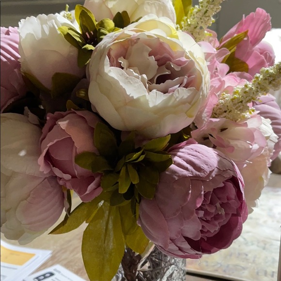 Profile Picture of Melanie Custard (@melaniecustard) on Poshmark