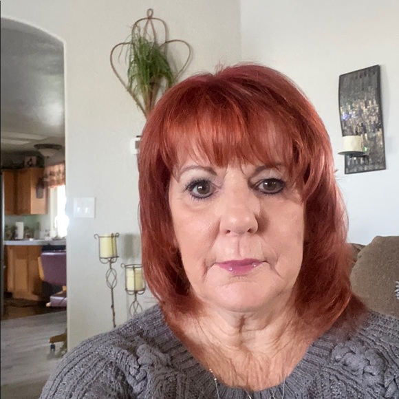 Profile Picture of Karen Travis (@karen0551) on Poshmark