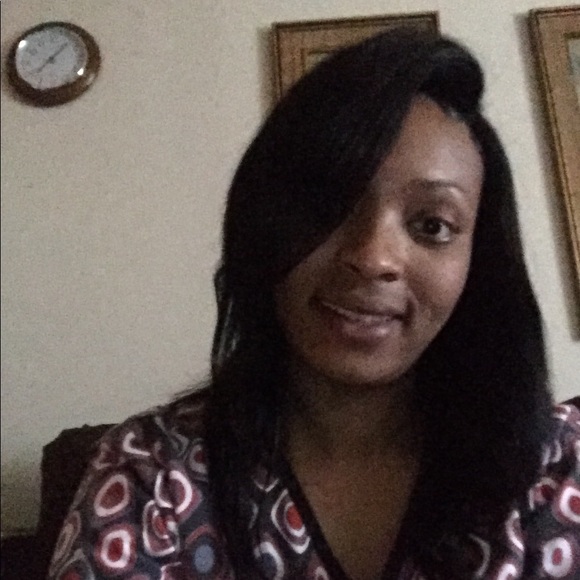 Profile Picture of Katera Faison (@kateraf) on Poshmark