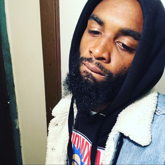 Profile Picture of Darris Corbitt (@_case187) on Poshmark