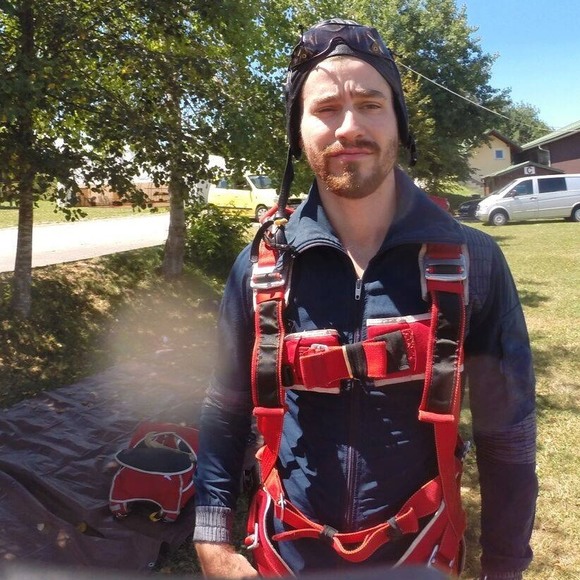 Profile Picture of Travis Vick (@travisvick) on Poshmark