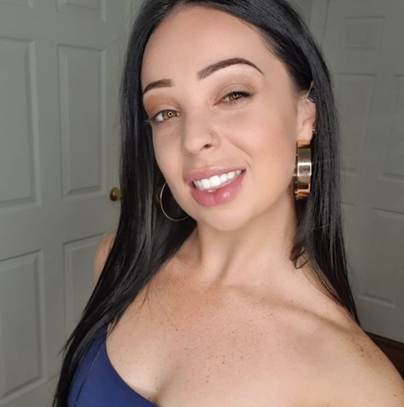 Profile Picture of Jessica Travers (@jessicatrave757) on Poshmark