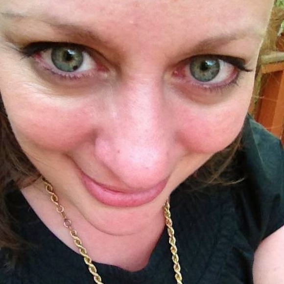 Profile Picture of Alexia Schmidt (@ajrschmidt) on Poshmark