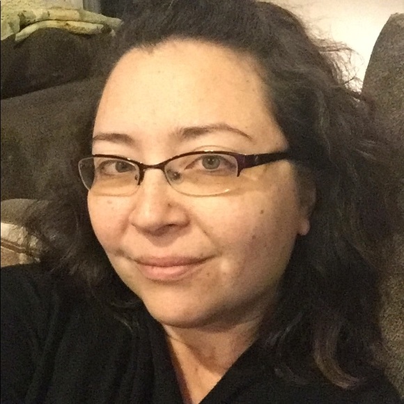 Profile Picture of Meryl Estabrook (@meryl_e) on Poshmark