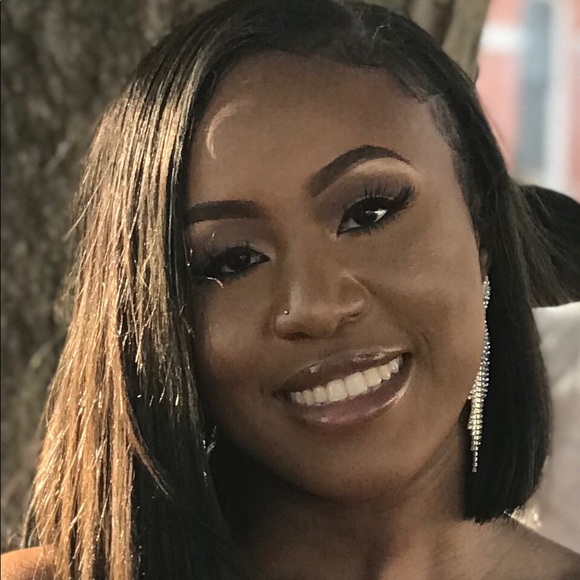 Profile Picture of Jessica Darrington (@jessicaa_d) on Poshmark