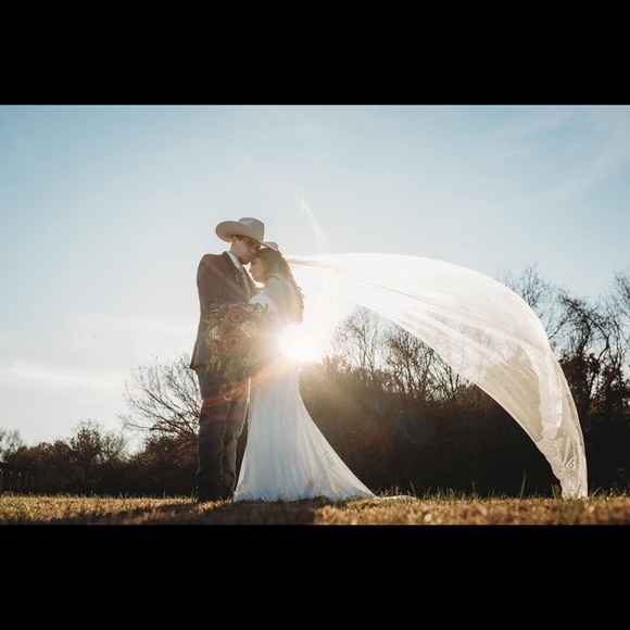 Profile Picture of Hannah Faubion (@hannahmmoyer) on Poshmark