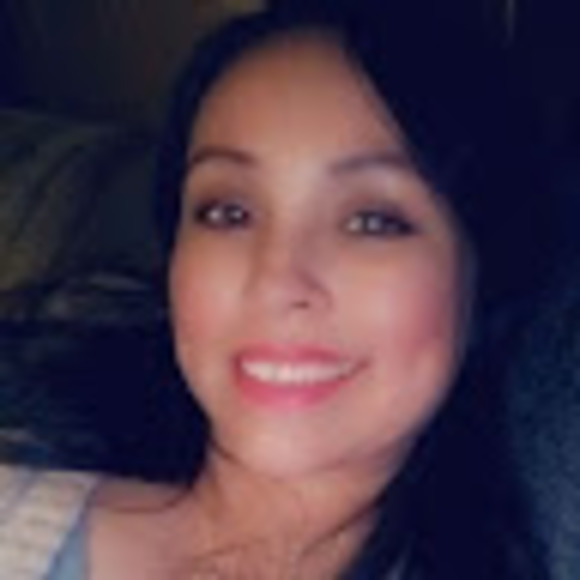 Profile Picture of Roxanne Gonzalez (@roxannegonza198) on Poshmark