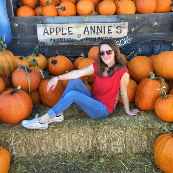Profile Picture of Ashley Vanfossan (@ashleypatience) on Poshmark