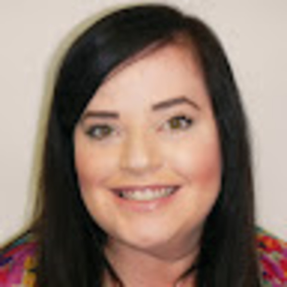 Profile Picture of Lisa Damron (@lmdamron) on Poshmark