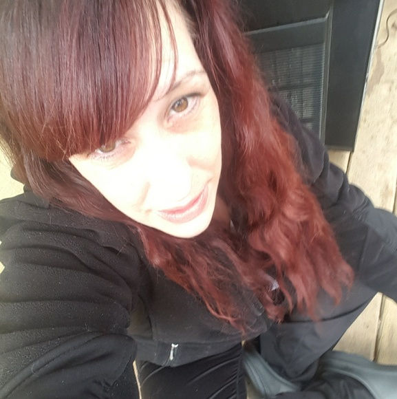 Profile Picture of Kimberly Hack (@kimberlyhack75) on Poshmark