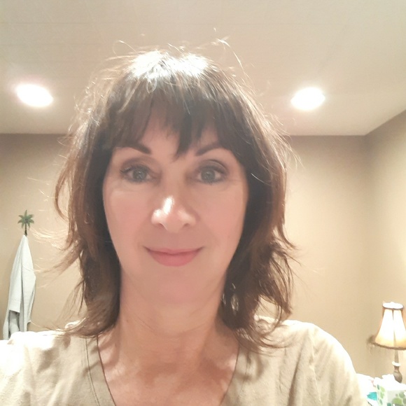 Profile Picture of Cindy Chastain (@cindychastain) on Poshmark