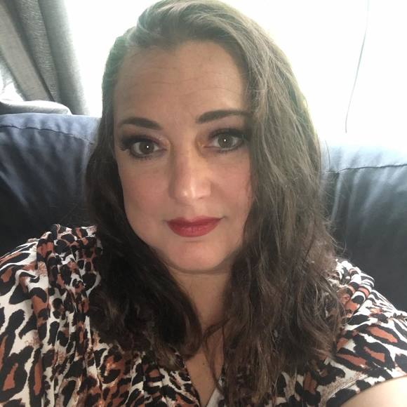 Profile Picture of Tina Lampus (@tinalampus) on Poshmark