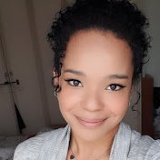 Profile Picture of Adrielly D. Barros (@ElliSmilee96) on Youtube