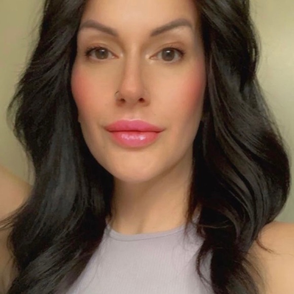 Profile Picture of Melly Melly (@oky99) on Poshmark