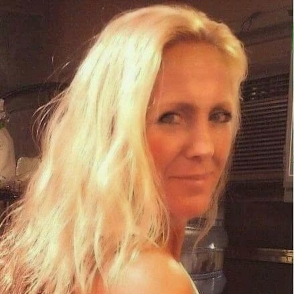 Profile Picture of Tammy Ruby (@rubixrenee) on Poshmark