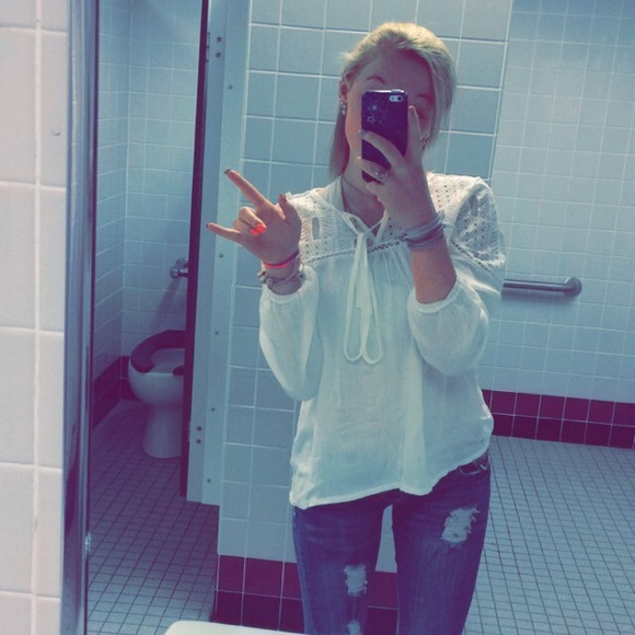 Profile Picture of Savannah Mcelhone (@vannabug6) on Poshmark