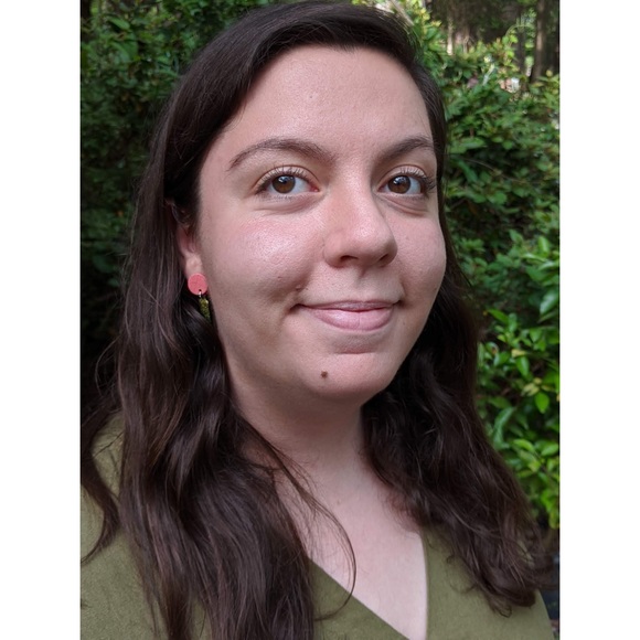 Profile Picture of Mollie Dimise (@md133) on Poshmark