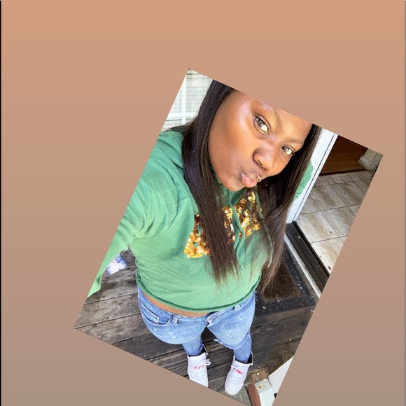 Profile Picture of Abrea Batieste (@abrea622) on Poshmark