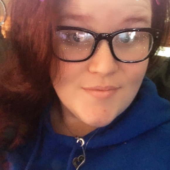 Profile Picture of Gwen Ayler (@gwenayler) on Poshmark